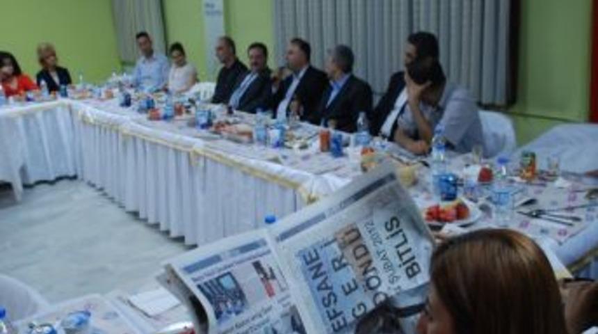 Belediyeden Akademisyenlere Yemek