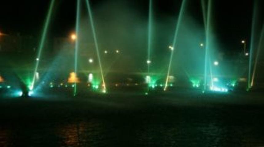 Su Ve Işığın Dansı B&uuml;y&uuml;ledi