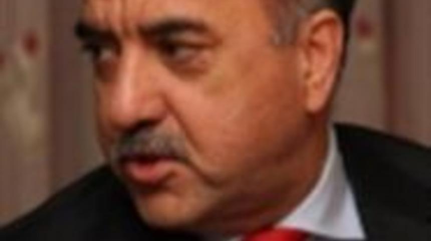 G&uuml;zelg&ouml;z, istifa etti