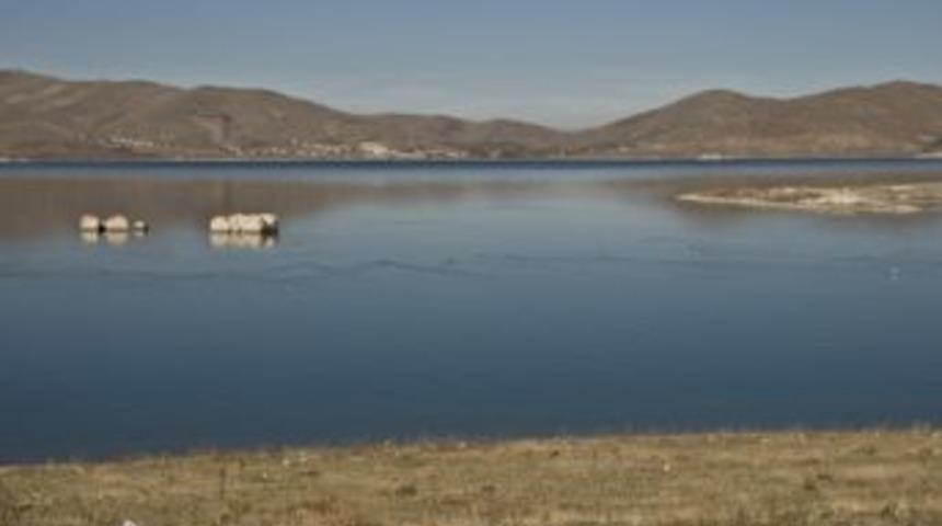 Hazar Göl'ü korku yaratıyor