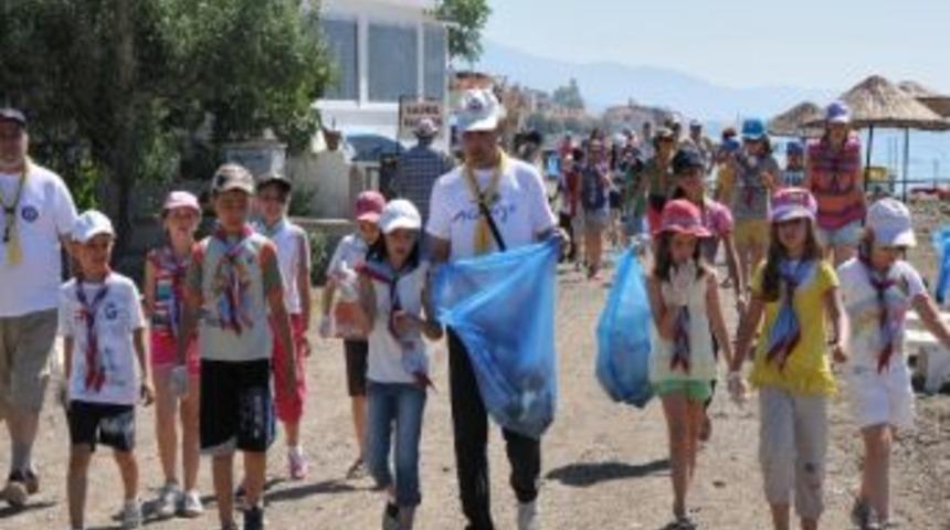 &Ccedil;evreci İzciler Sahili Temizledi