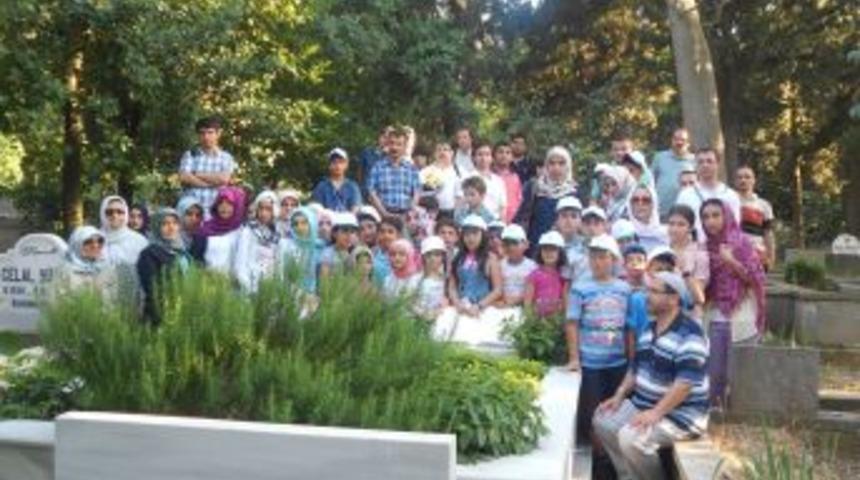 Cemil Meri&ccedil; Bilgievi &Ouml;ğrencilerinden Cemil Meri&ccedil;'in Kabrine Ziyaret