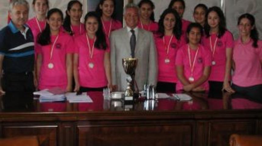 Marmarisli Voleybolcular T&uuml;rkiye Finali Yolunda