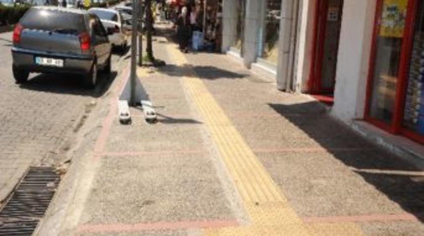 G&ouml;rme Engelli Vatandaşlar İ&ccedil;in Y&uuml;r&uuml;y&uuml;ş Yolu &Ccedil;alışması