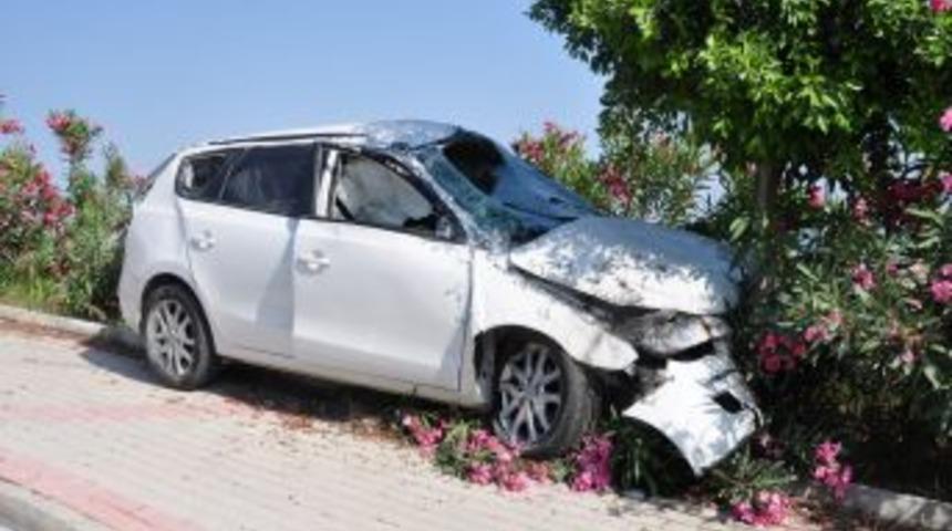 Takla Atan Otomobil Metrelerce S&uuml;r&uuml;klendikten Sonra Durdu: 2 Yaralı