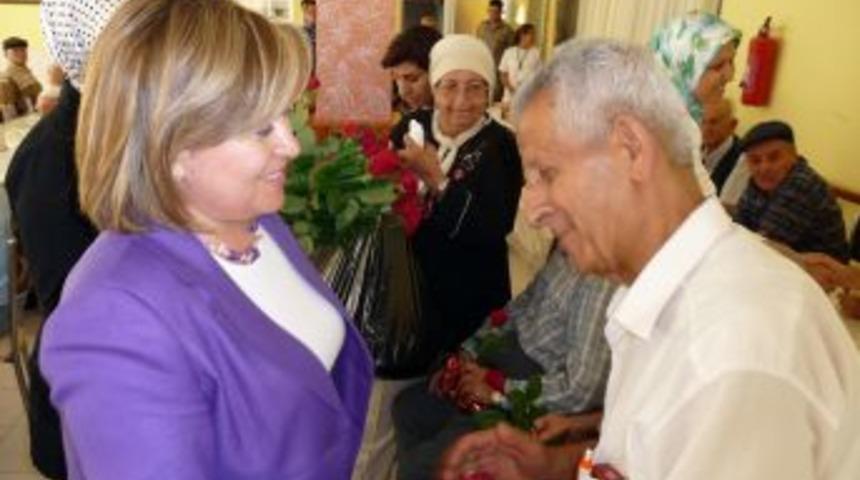 G&uuml;rkan&rsquo;dan &lsquo;babalar g&uuml;n&uuml;&rsquo; mesajı