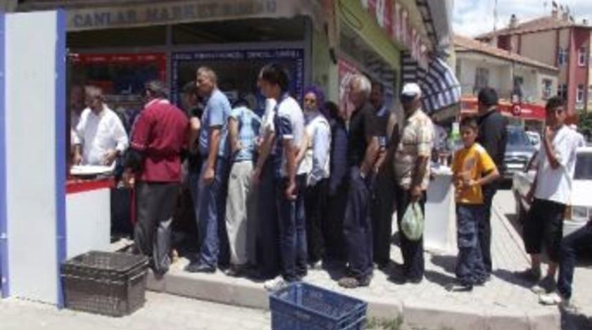 Boğazlıyan&rsquo;da Bedava D&uuml;r&uuml;m İ&ccedil;in Uzun Kuyruk Oluştu