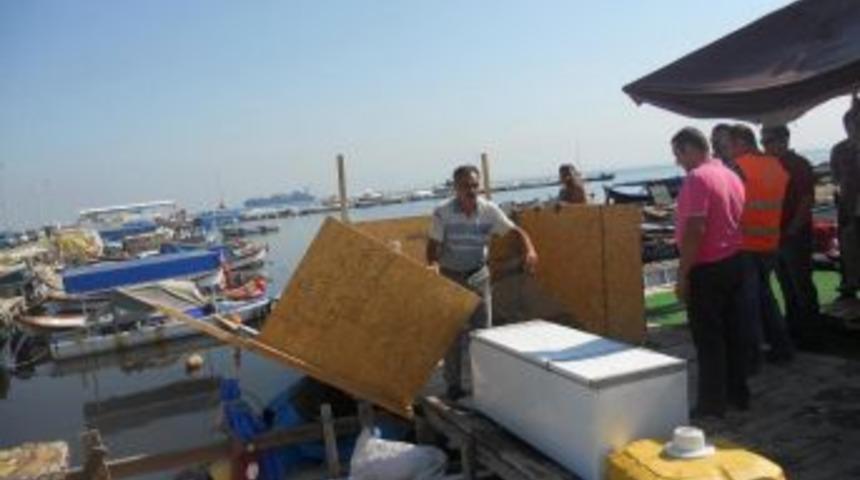 İzmir B&uuml;y&uuml;kşehir Zabıtasından Balık Ekmek Operasyonu