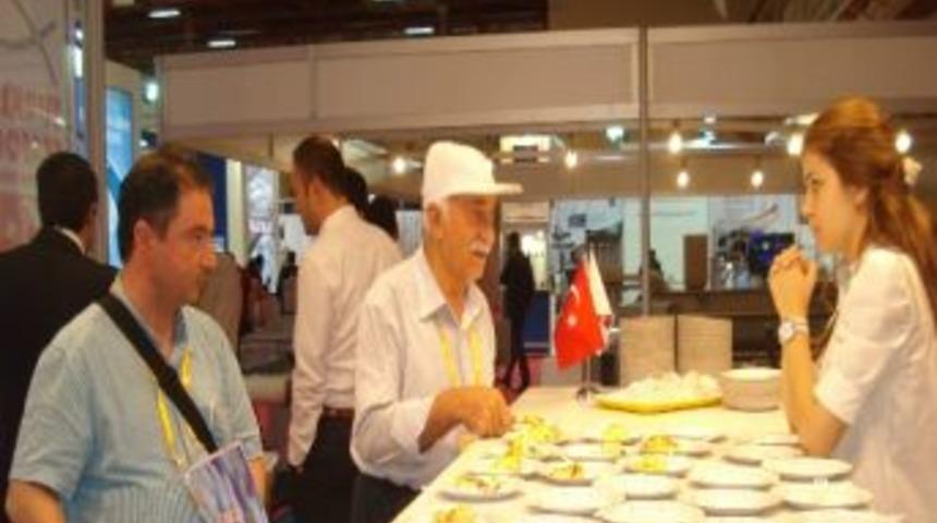 3 Bin Kişiye T&uuml;rk Balıklarını İkram Edildi