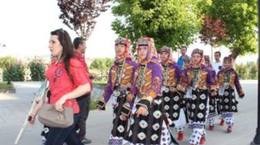 Minikler halkoyunları finali başladı