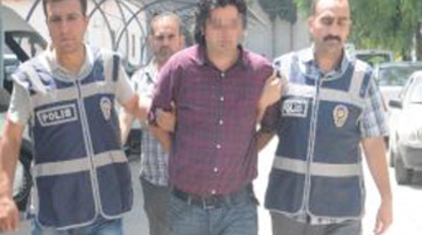 &Ouml;ğretmen &ouml;ğrencileriyle ilişkiye girdi!