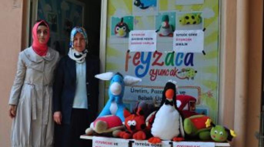 Girişimci Kadın, KOSGEB'ten Aldığı Krediyle Kumaş Oyuncak Üretiyor