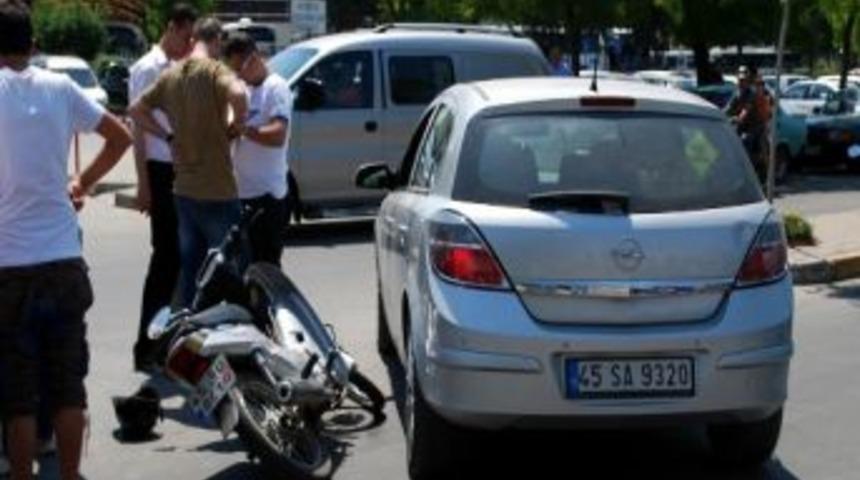 Salihli&rsquo;de Trafik Kazası: 2 Yaralı