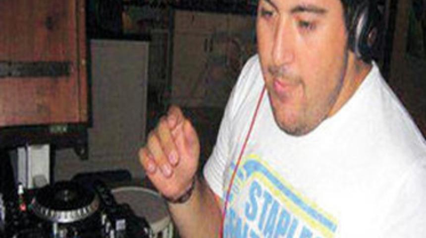 DJ &ouml;ld&uuml; ama parti devam etti