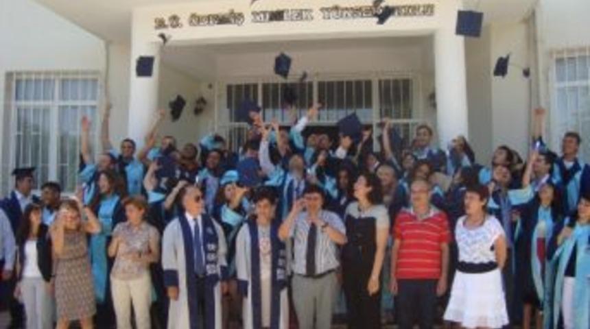 Ege &Uuml;niversitesi &Ouml;demiş Myo'da Mezuniyet T&ouml;reni