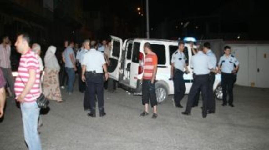 Ailelerin Kavgası Polisin M&uuml;dahalesiyle B&uuml;y&uuml;meden &Ouml;nlendi