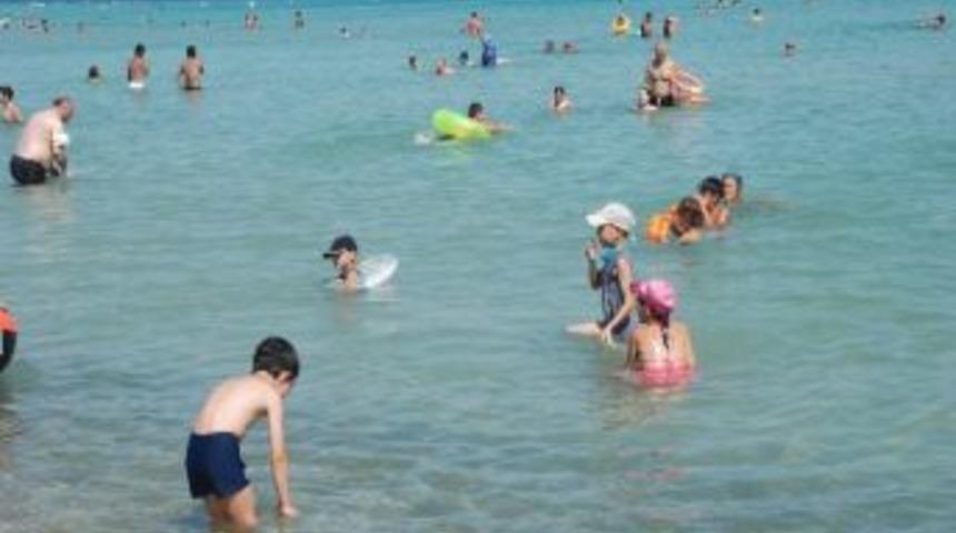 Sıcak Hava Altınkum Sahillerini Doldurdu