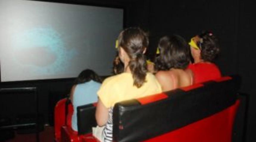 Didim&rsquo;de Tatilci Engellilere Xd Sinema Keyfi