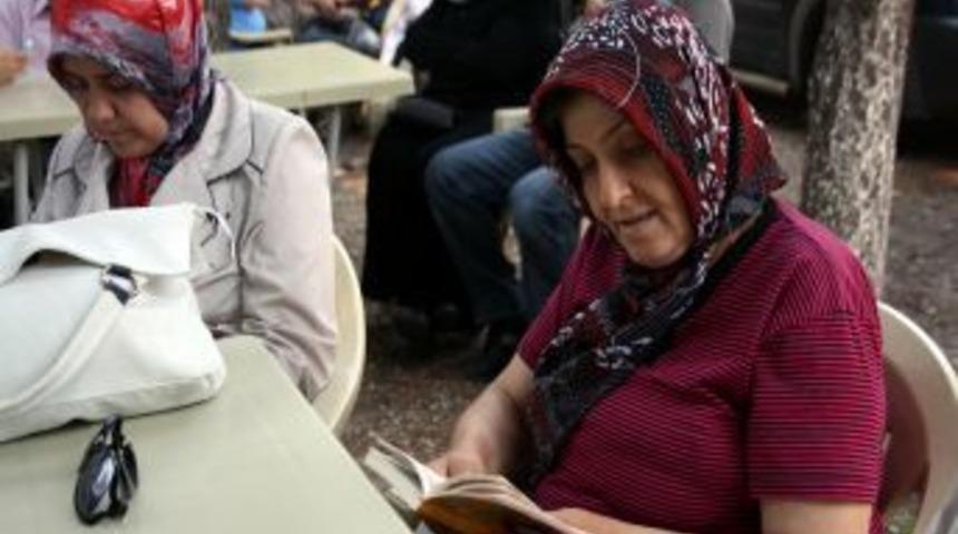 &Ouml;ğrenciler Sınıfta, Veliler Bah&ccedil;ede Terledi