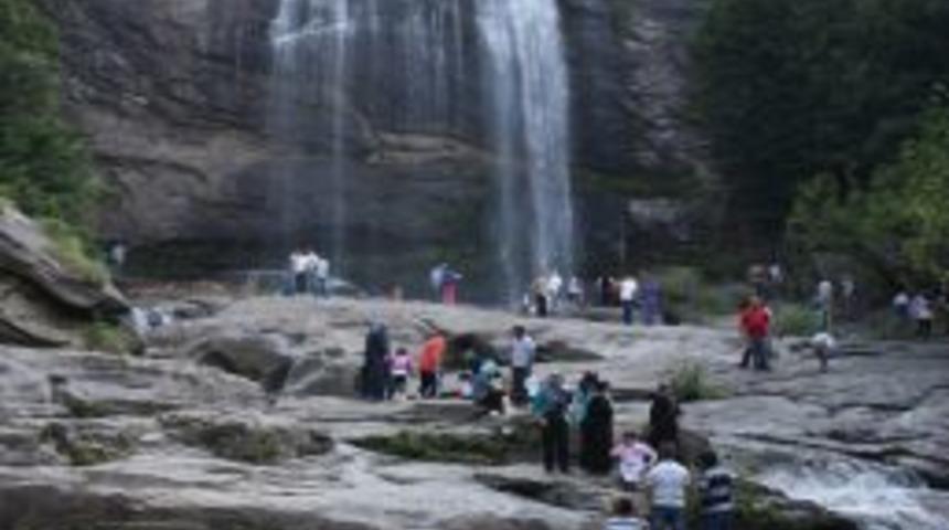 Mimarlar, T&uuml;mb&uuml;ldek Kaplıcaları Ve Suu&ccedil;tu Şelalesi'ni Inceledi