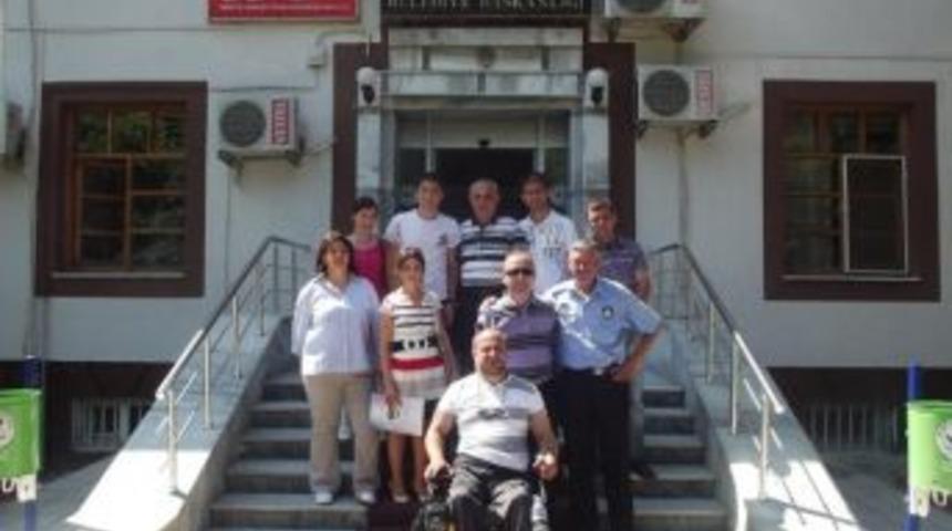 &Uuml;niversite &Ouml;ğrencileri Engelliler İ&ccedil;in Mavi Kapak Topladı