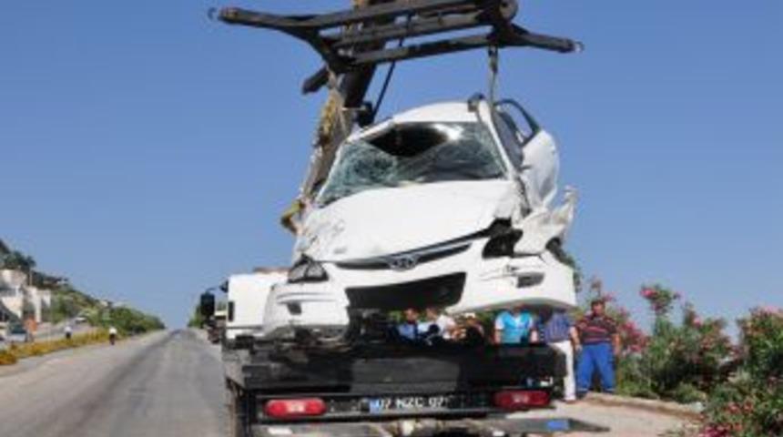 Nişanlı &Ccedil;ifti Trafik Kazası Ayırdı