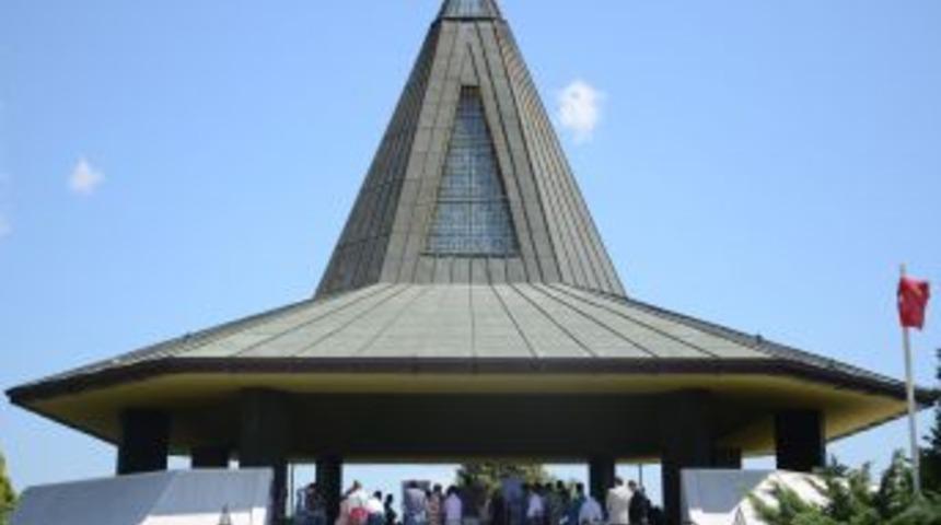 Adnan Menderes&rsquo;e Arap&ccedil;a Ezan Vefası