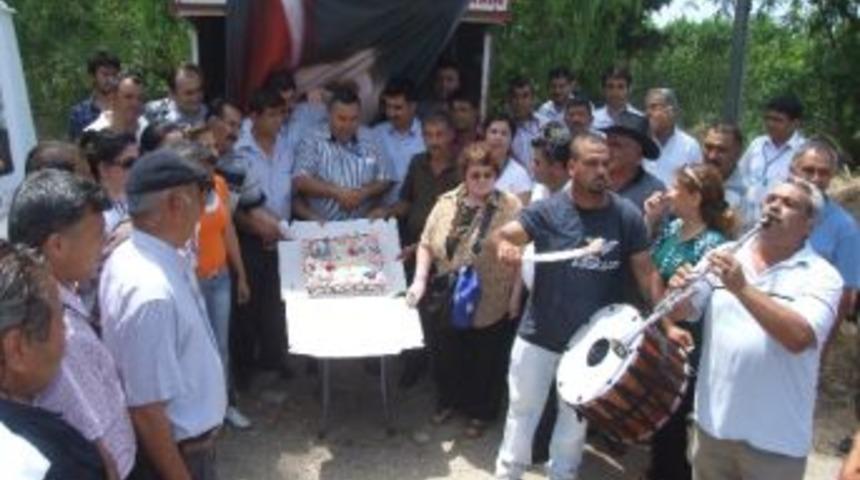 Başbakan Sevgisi İle Yol Kapatıp Oynadılar