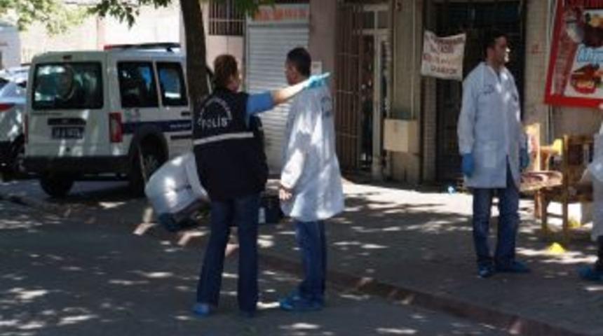 Polis, Silahlı Saldırganları Arıyor