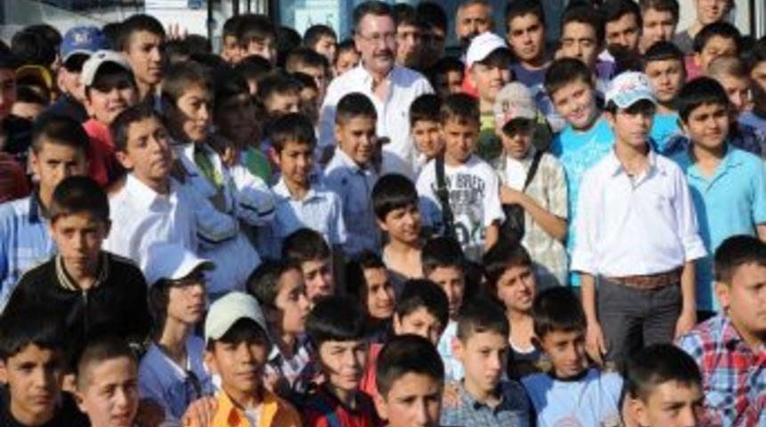 Başarılı &Ouml;ğrencilere, Tatil Hediyesi