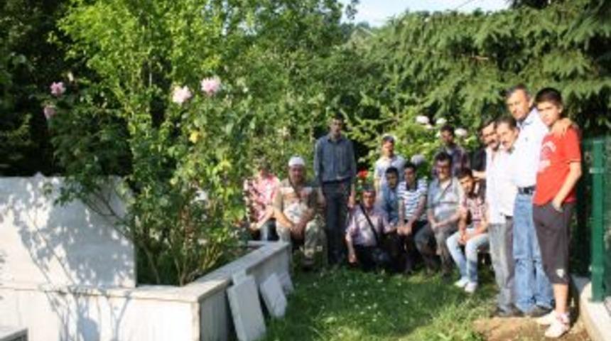 Eğitim G&ouml;n&uuml;ll&uuml;s&uuml; Aile, Vefatlarının 16. Yıld&ouml;n&uuml;m&uuml;nde Anıldı