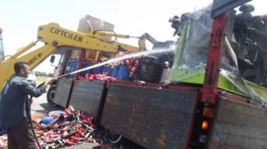 Kimyasal Madde Taşıyan Kamyon Seyir Halindeyken Yandı