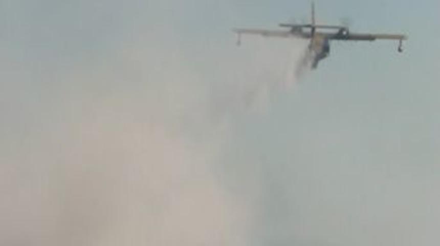 Cunda Adası'ndaki Yangına Iki Helikopter Ve Bir U&ccedil;ak Da M&uuml;dahale Etti