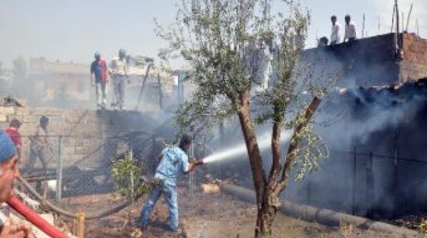 Nusaybin'de Tandırda &Ccedil;ıkan Yangın G&uuml;&ccedil;l&uuml;kle Kontrol Altına Alındı