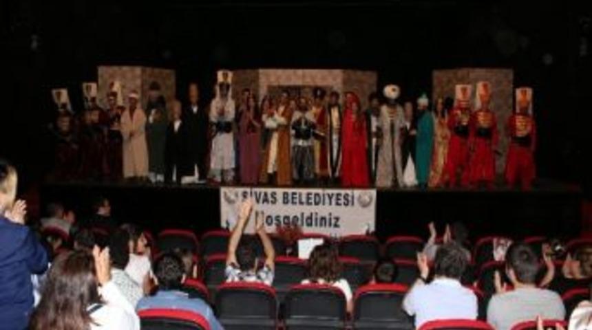 Sivas Belediyesi&rsquo;nden Tiyatro G&ouml;sterisi