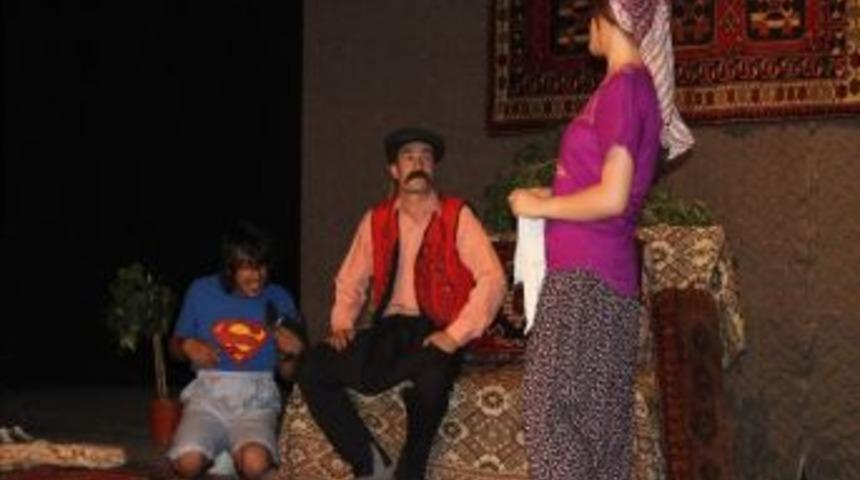 'oğlum Bak Git' Adlı Oyun İlgi G&ouml;rd&uuml;