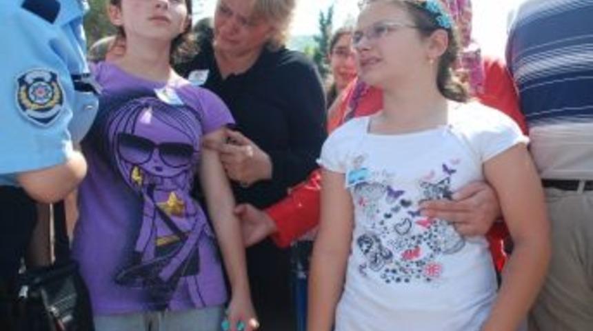 Sahada Kalp Krizi Ge&ccedil;iren Polisin Tabutuna Anneden Son Dokunuş