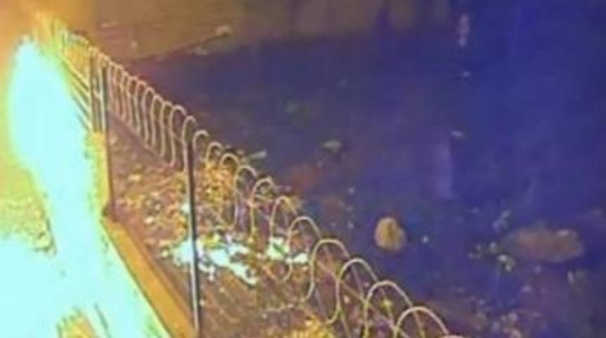 &Ouml;ğrencileri Diri Diri Yakmak İsteyen Pkk Yandaşları Kamerada