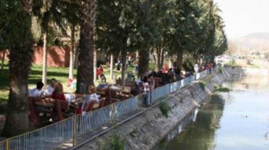 Sıcaklardan Bunalınca Mesire Alanlarına Koştular