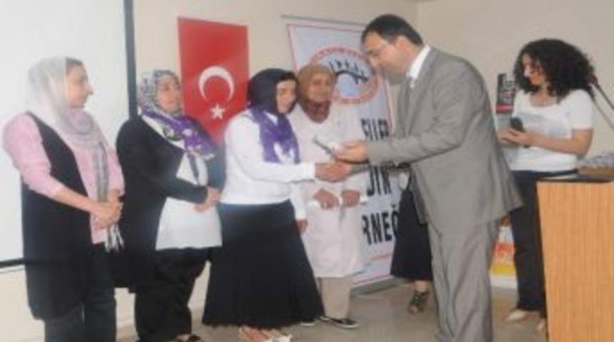 Kınalı Eller Sertifikalarını Aldı