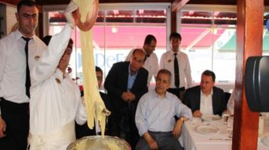 Arın&ccedil;, Peynirli Un Helvasını Beğendi