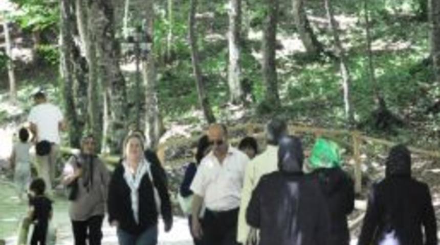 Bolu&rsquo;da Mira&ccedil; Kandili Nedeniyle Vatandaşlar T&uuml;rbelere Akın Etti