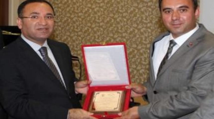 Ak Parti 'siyaset Akademisi Kursu'nun Birinci Mehmet Ali Yerem Oldu