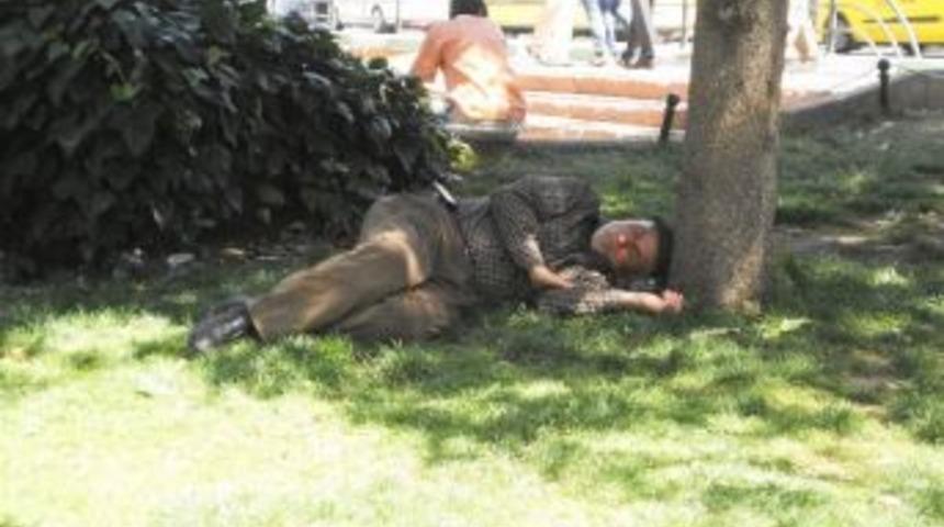 Sıcak Hava İnsanları &Ccedil;imlerde Uyuttu