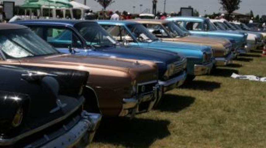 G&ouml;zleri Gibi Baktıkları Eski Model Ara&ccedil;larını Sergilediler