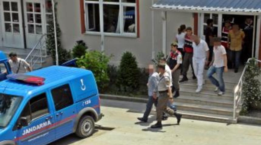 Kredi Kartı Dolandırıcılığı Yaptıkları Iddiasıyla 3 Kişi Tutuklandı