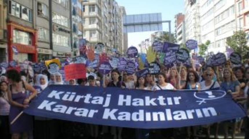 Taksim'de 'kürtaj' Eylemi