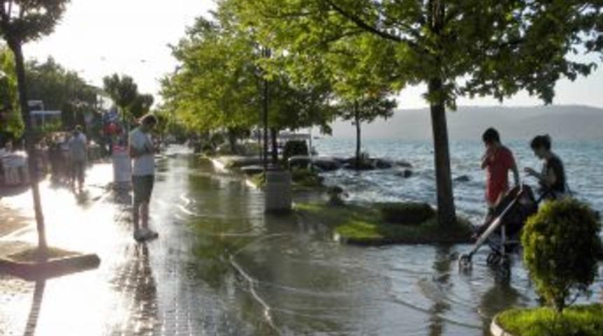 Sapanca'da Y&uuml;r&uuml;y&uuml;ş Alanlarının Bir B&ouml;l&uuml;m&uuml; Su Altında Kaldı