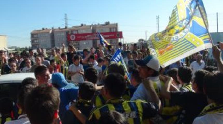 FB'liler, Metris'teki Yıldırım'ın Babalar G&uuml;n&uuml;'n&uuml; Kutladı