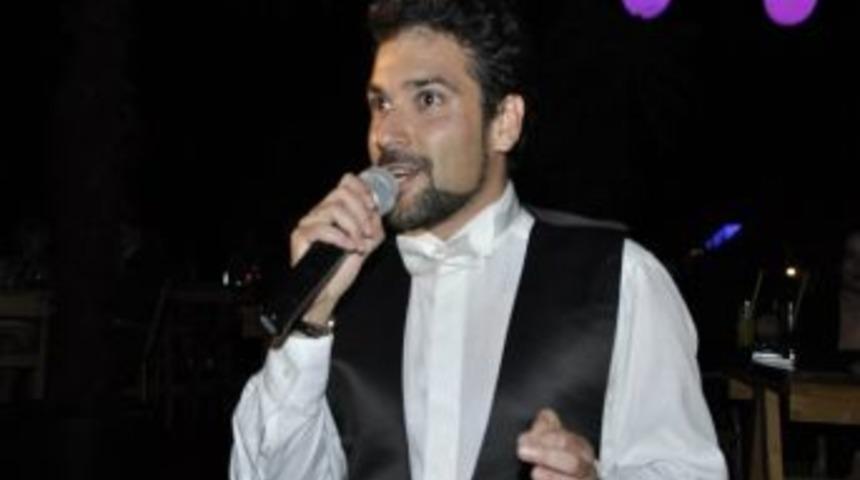 Şarkılar Engilliler İ&ccedil;in S&ouml;ylendi